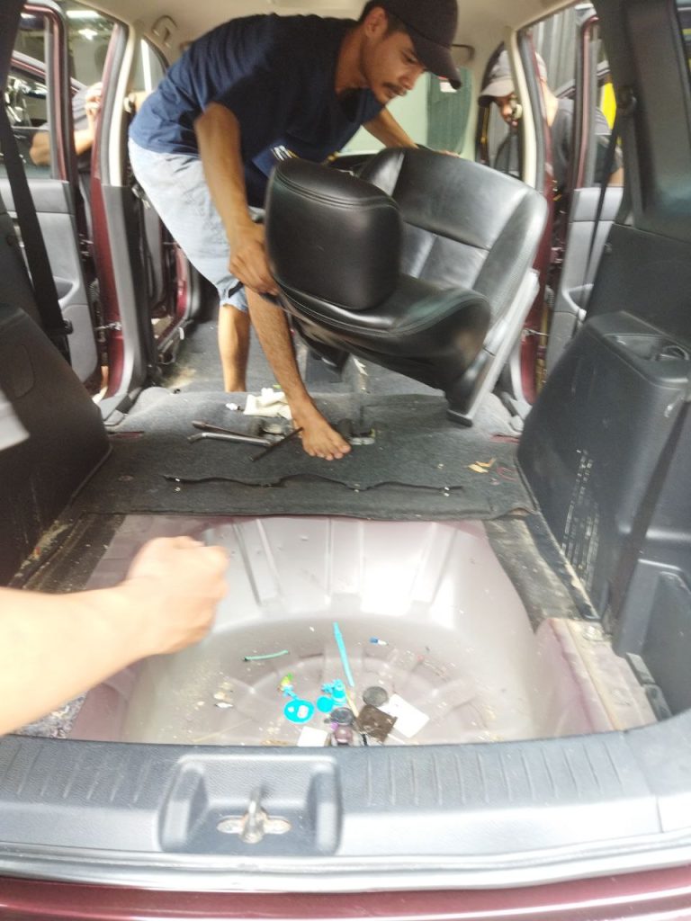 Interior detailing kabin mobil
